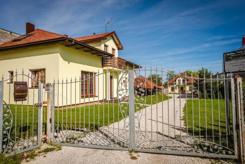 Jurajska Stokrotka — hotel in Zarki
