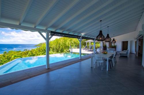 Sunset Bay Luxueuse villa et sa magnifique vue les Ilets Pigeon — 4-Star Luxury Hotel in Bouillante, Guadeloupe