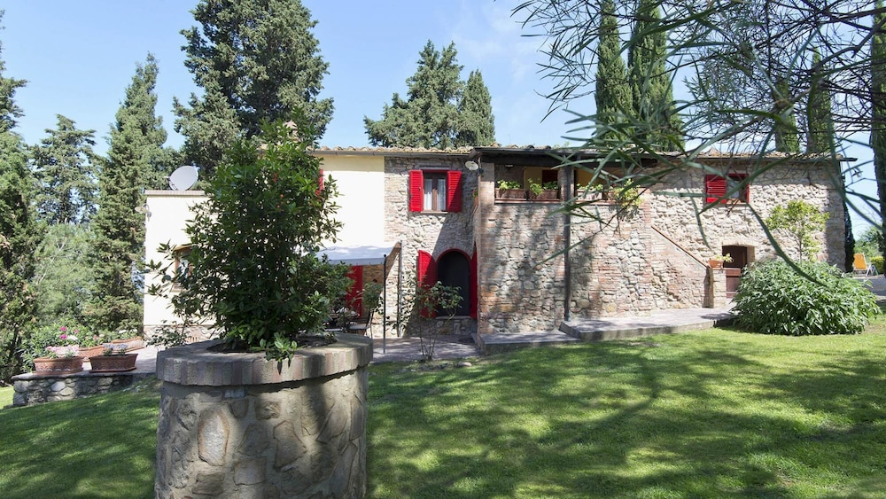 Frantusa 6&2 Emma Villas — 4-Star Luxury Hotel in Volterra, Italy