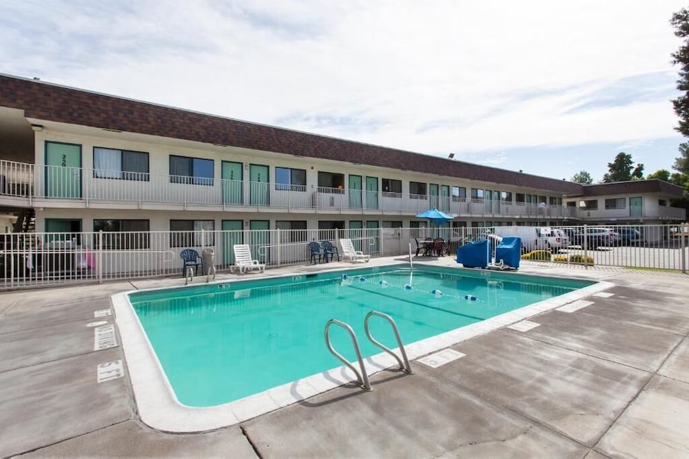 Super 8 By Wyndham Turlock - photo 11