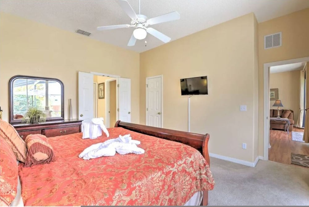 5br Lakeside Retreat W Resort Perks & Pvt Hot Tub - photo 3