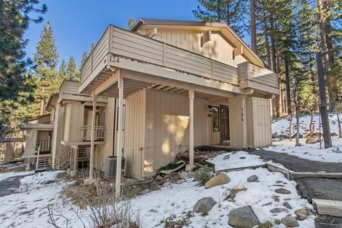 Fun & Air Conditioned Lake Tahoe 3 BR 2.5 BA Home