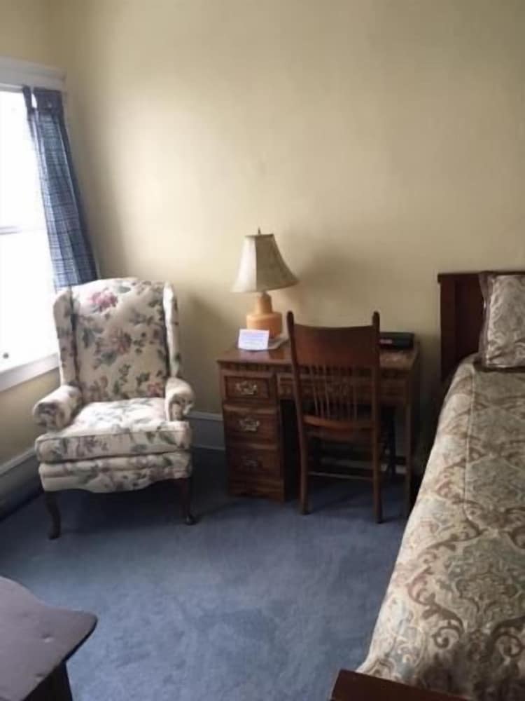 Victorian Charm Inn - photo 28