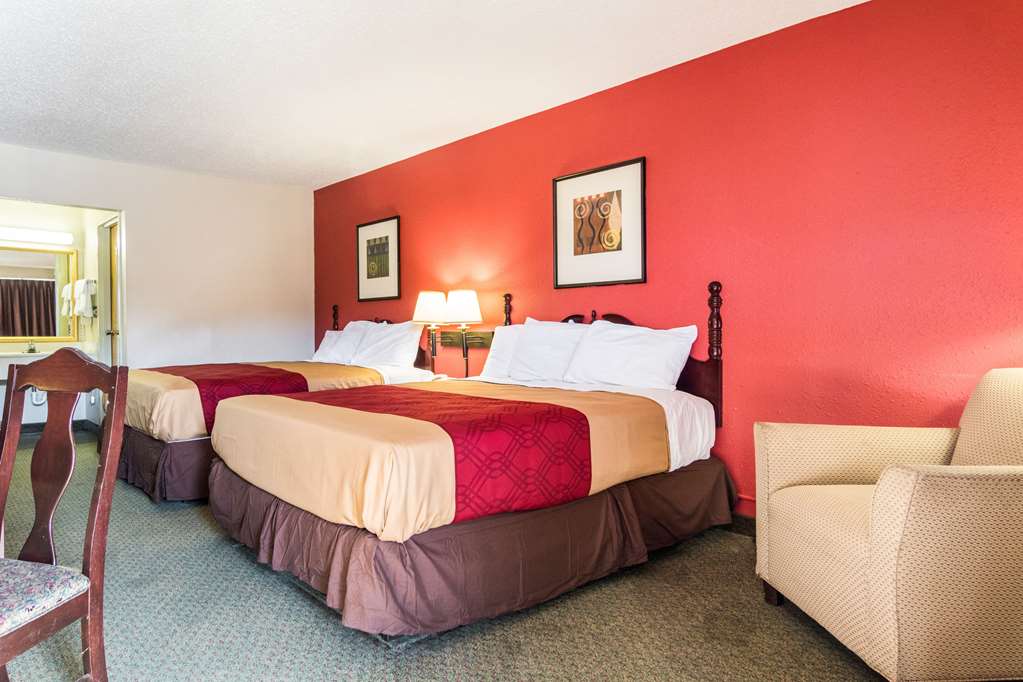 Econo Lodge Inn & Suites Conference Center - photo 11
