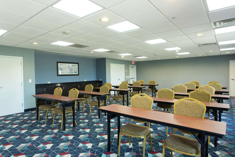 Hampton Inn & Suites Ankeny - photo 42