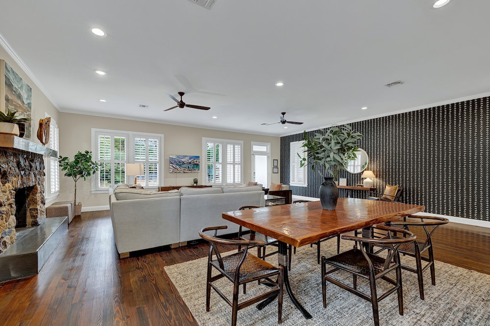 Heart of Fredericksburg With Pool Hot tub&grill - photo 24