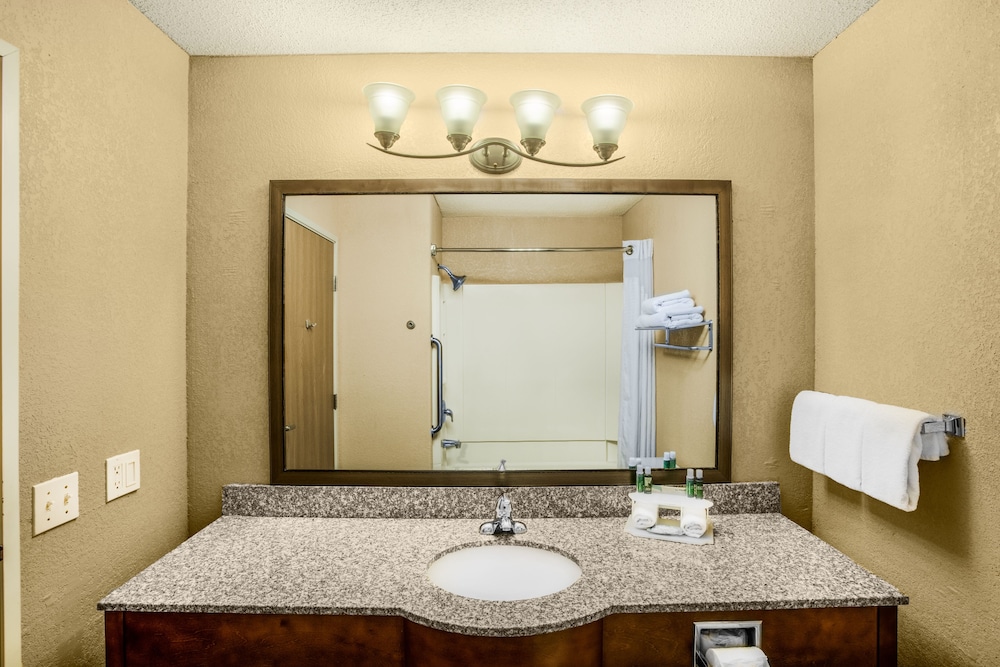 First Choice Inns at the Swell - photo 17