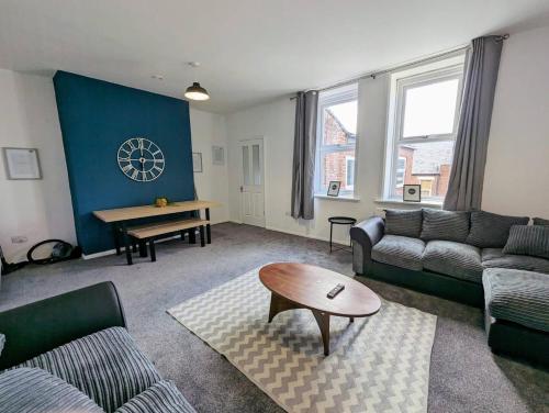 Spacious Large Flat for your family and friends — 4-Star Luxury Hotel in Gateshead, United Kingdom
