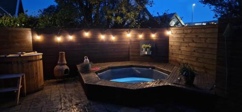 Luxury Villa hot & cold tub for 8 person — 4-Star Luxury Hotel in Hafnarfjoerdur, Iceland