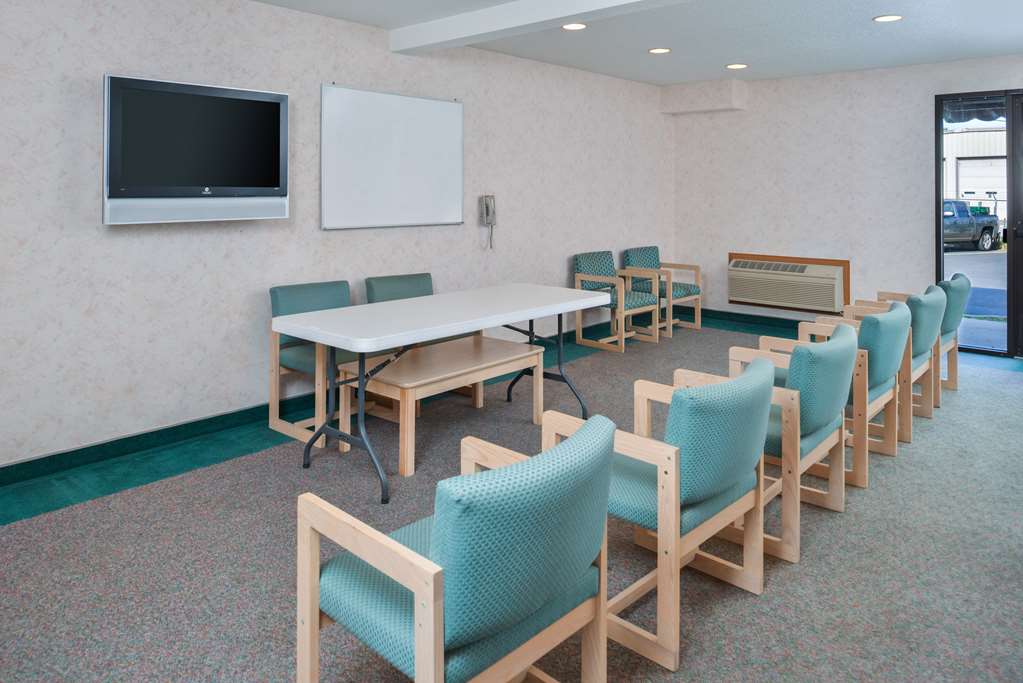 Americas Best Value Inn & Suites Bluffton - photo 23