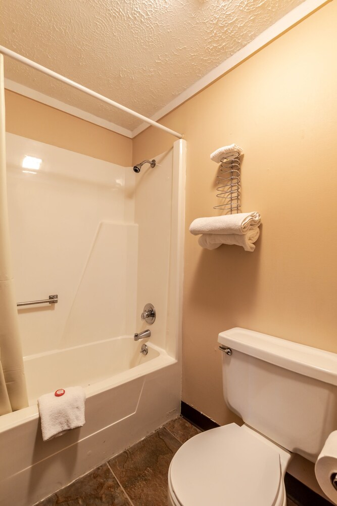 Oyo Hotel Wadsworth Oh I 76 - photo 21
