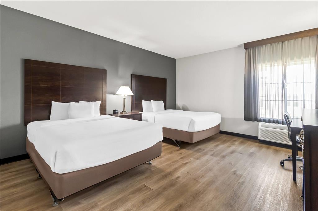 La Quinta Inn & Suites by Wyndham Houston Energy Corridor - photo 11
