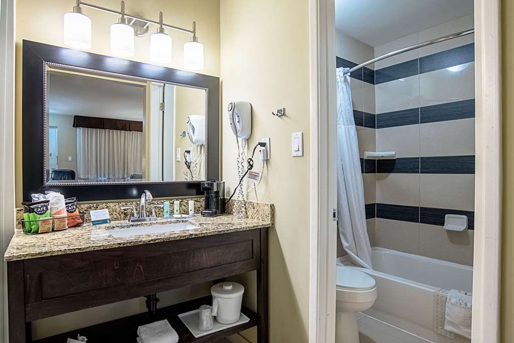 Quality Inn & Suites Phoenix NW Sun City - photo 14
