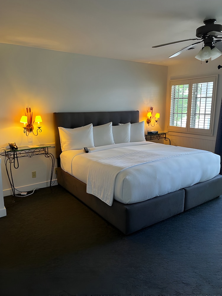 The Sand Hill Inn - photo 11