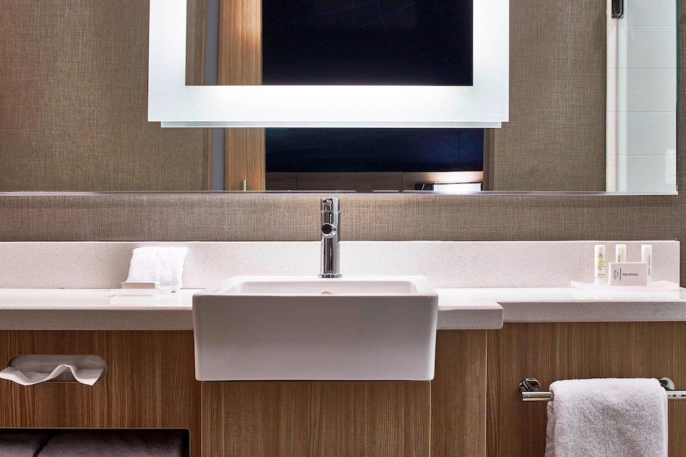 SpringHill Suites by Marriott Nashville Downtown Convention Center - photo 16