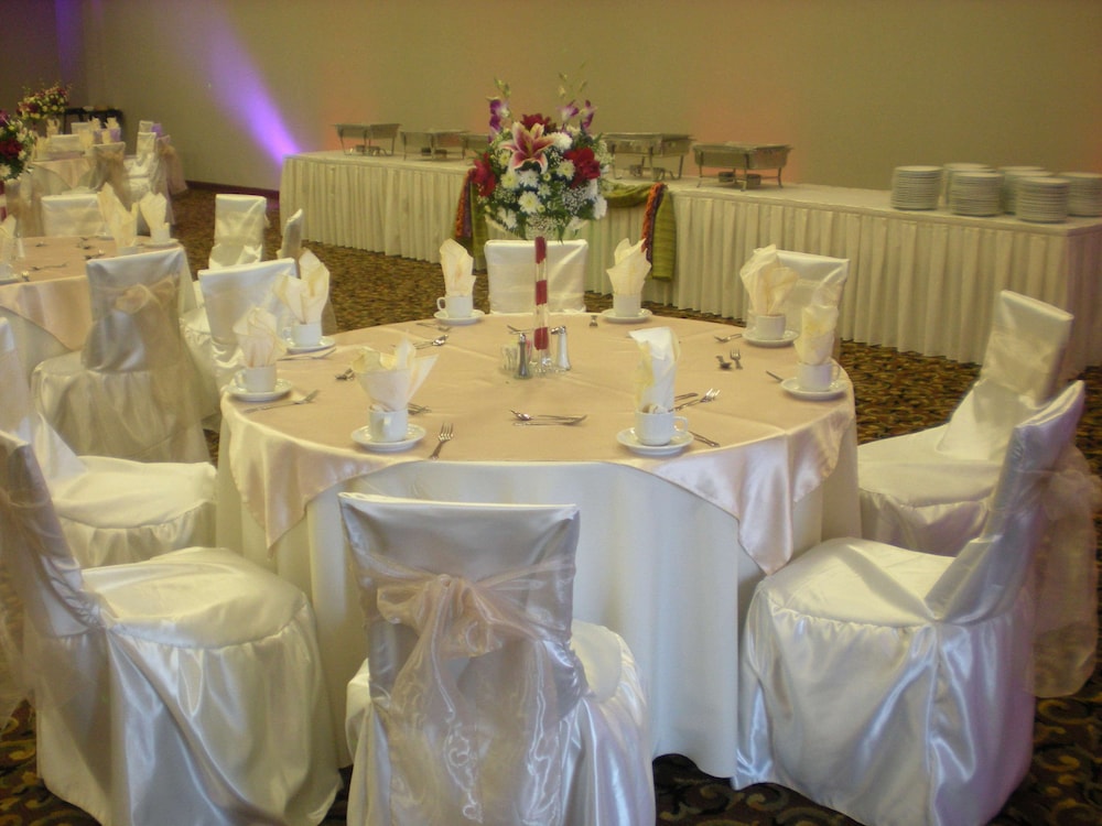 Hilton Garden Inn Victorville - photo 21