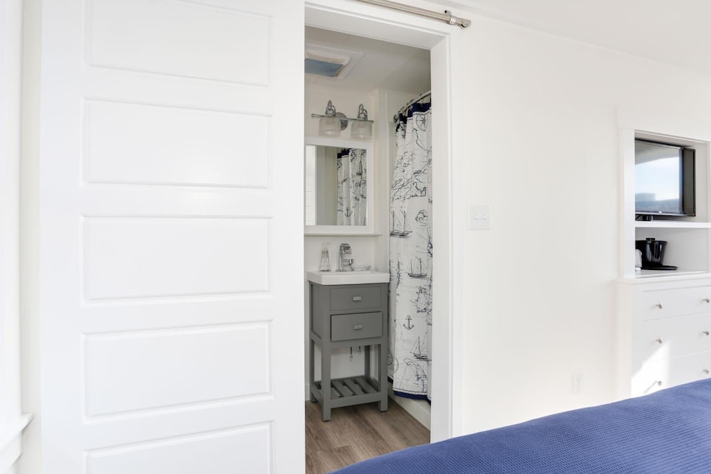 Breakwater Hotel - photo 12