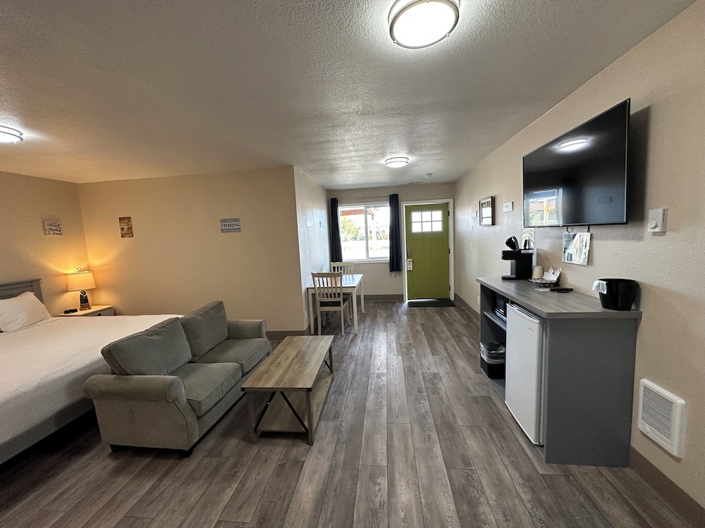 The Coastal Inn and Suites - photo 61