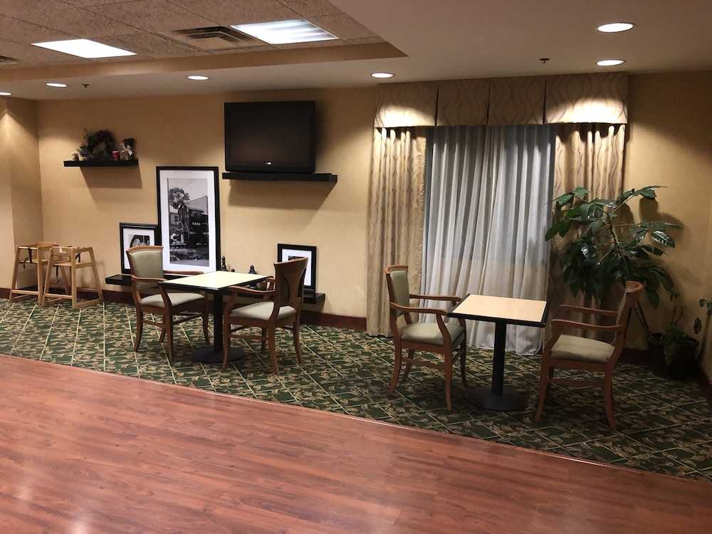 Hampton Inn Sidney - photo 25