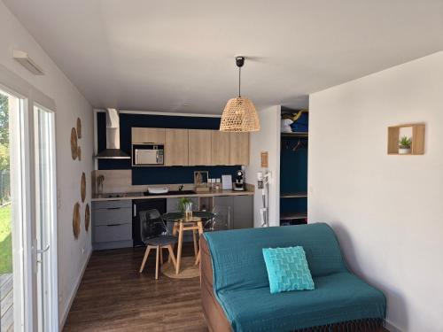 Charmant Logement Neuf — hotel in Hourtin
