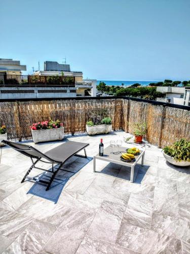 Penthouse con Terrazza Panoramica Free Parking — 4-Star Luxury Hotel in Carrara, Italy