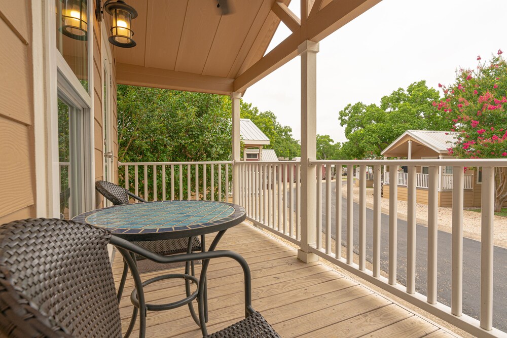 Sun Retreats Texas Hill Country - photo 9