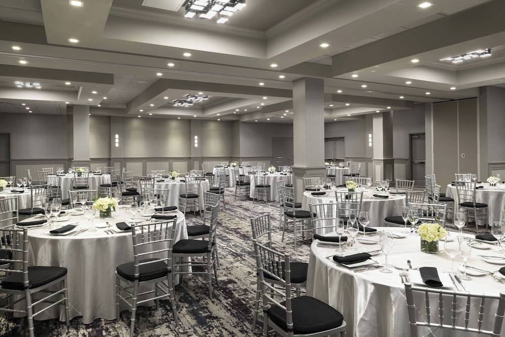 Renaissance by Marriott Boston Patriot Place Hotel - photo 54