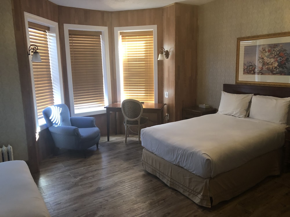 Windsor Inn Hotel - photo 11