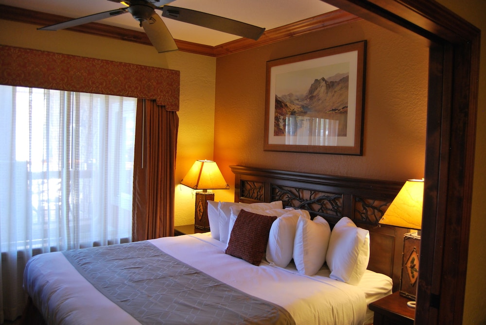 White Pines Studio at Westgate Crescent - last minute hotel in Bridgeport