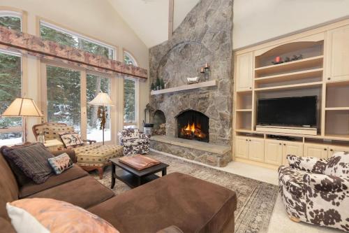 Trailside Mountain Retreat With Private Hot Tub — Winter Park