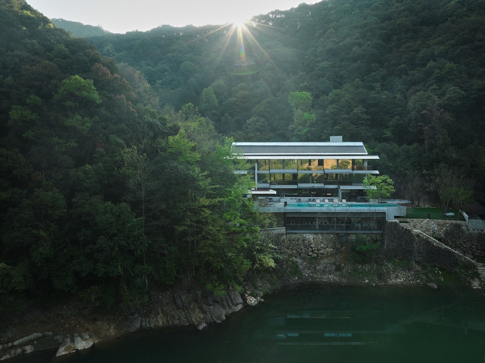 Yakamoz qianchuan Hotel — 4-Star Luxury Hotel in Hangzhou, People's Republic of China