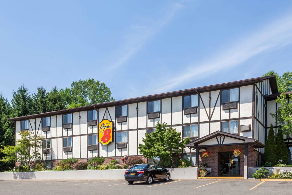 Super 8 by Wyndham Norwich in Norwich, United States
