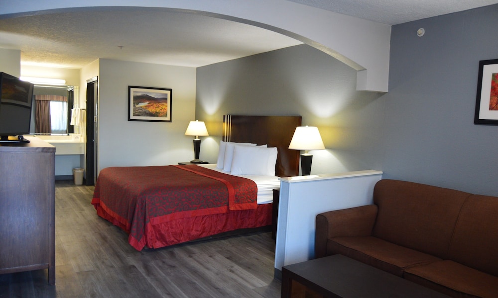 Days Inn & Suites by Wyndham Winnie - photo 10