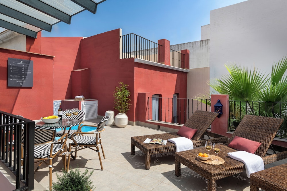 Casa Palacio Bailén by Magno Apartments — 4-Star Luxury Hotel in Sevilla, Spain
