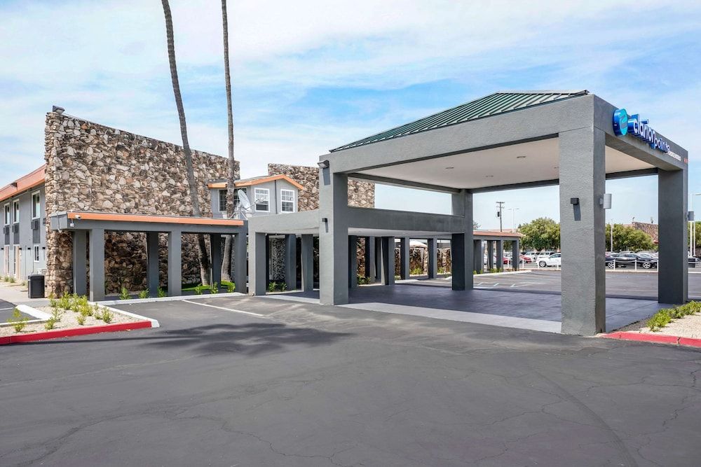 Clarion Pointe Fresno Near Yosemite - photo 35