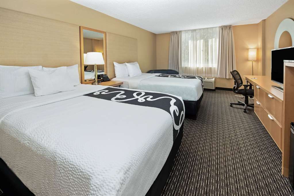La Quinta Inn & Suites by Wyndham West Palm Beach Airport - photo 11
