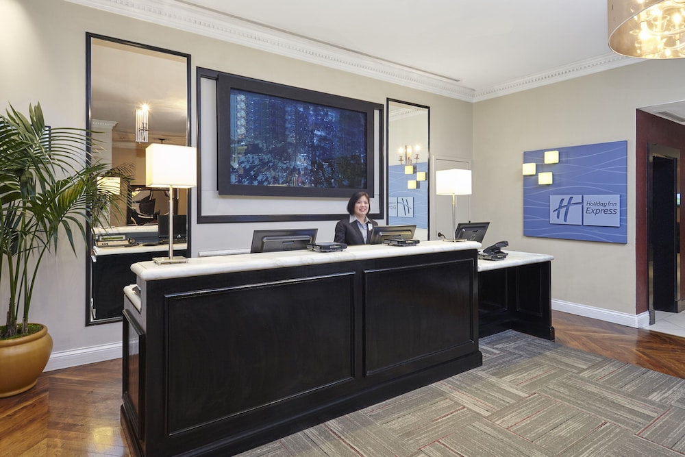 Holiday Inn Express Chicago Magnificent Mile - photo 52