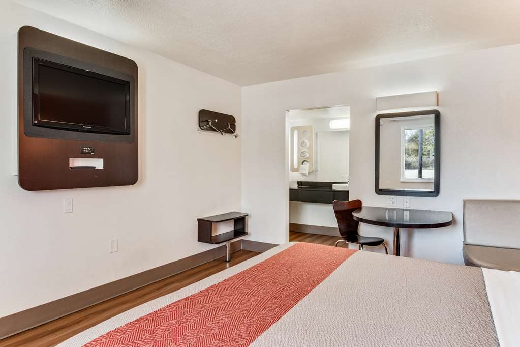 Motel6 Youngstown OH - photo 11
