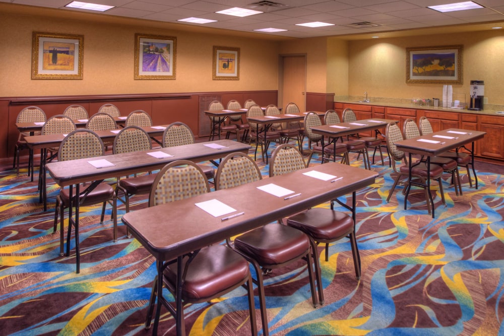 Hampton Inn & Suites Ontario - photo 54