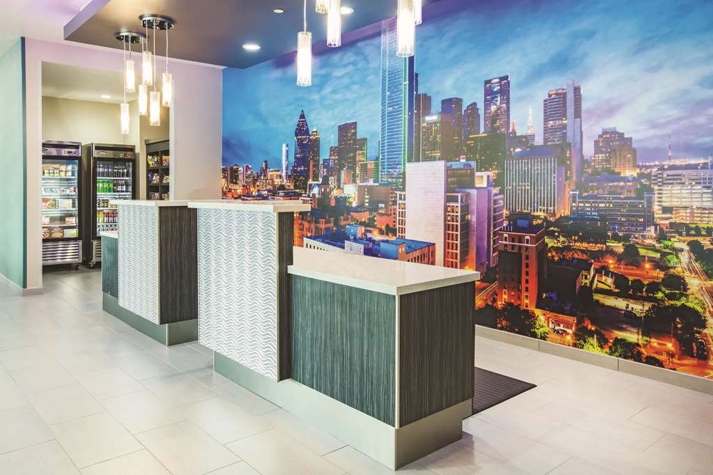 La Quinta Inn & Suites by Wyndham Dallas Plano The Colony - photo 5
