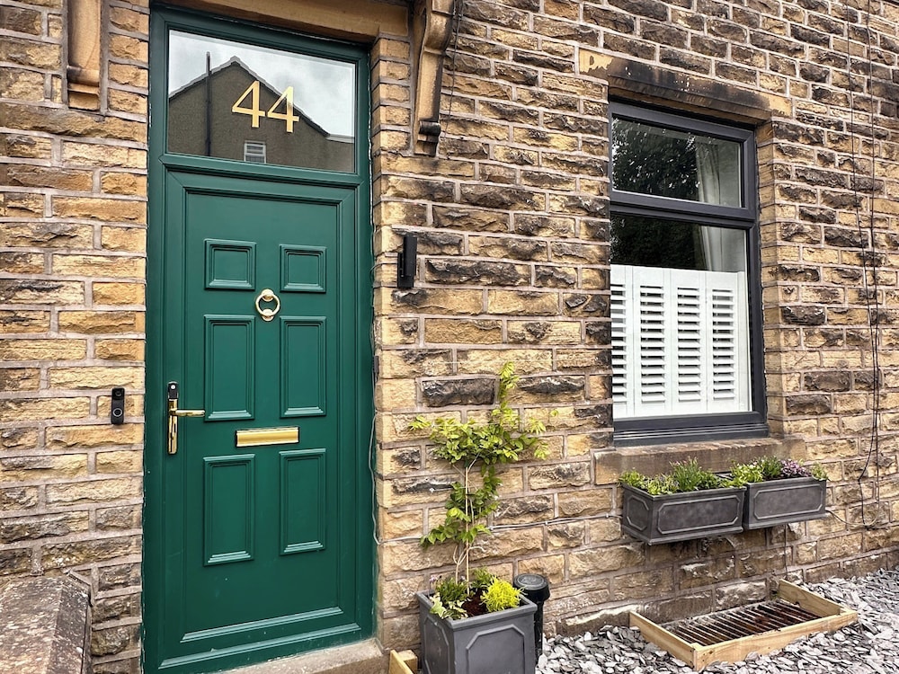 Wildfell Cottage — 4-Star Luxury Hotel in Keighley, United Kingdom