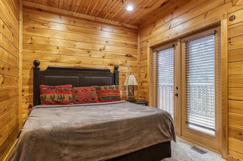Lazy Bear Lodge Hot Tub Resort Pool WIFI 1089 FREE tickets each paid day Dollywood and More - photo 31