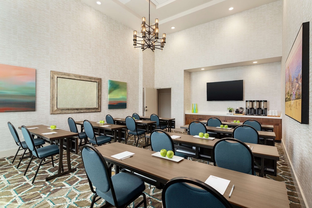 Hilton Garden Inn Seattle Airport - photo 28