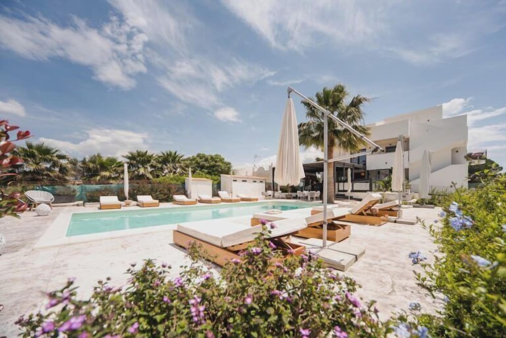 Villa Salisà — 4-Star Luxury Hotel in Menfi, Italy