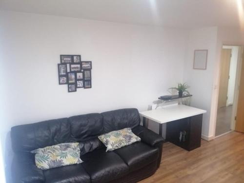 1 Bed Apartment Sleeps 2 with Wi Fi & Tv — 4-Star Luxury Hotel in London, United Kingdom