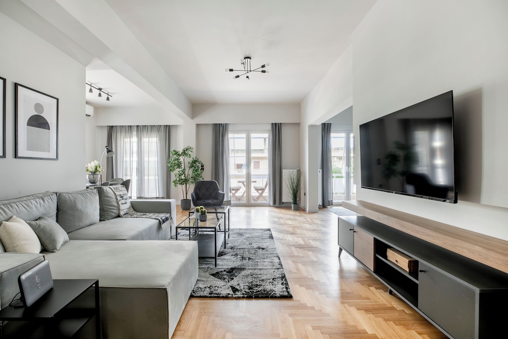Astoria Luxury 2 BR Apartment in Athens — 4-Star Luxury Hotel in Athens, Greece