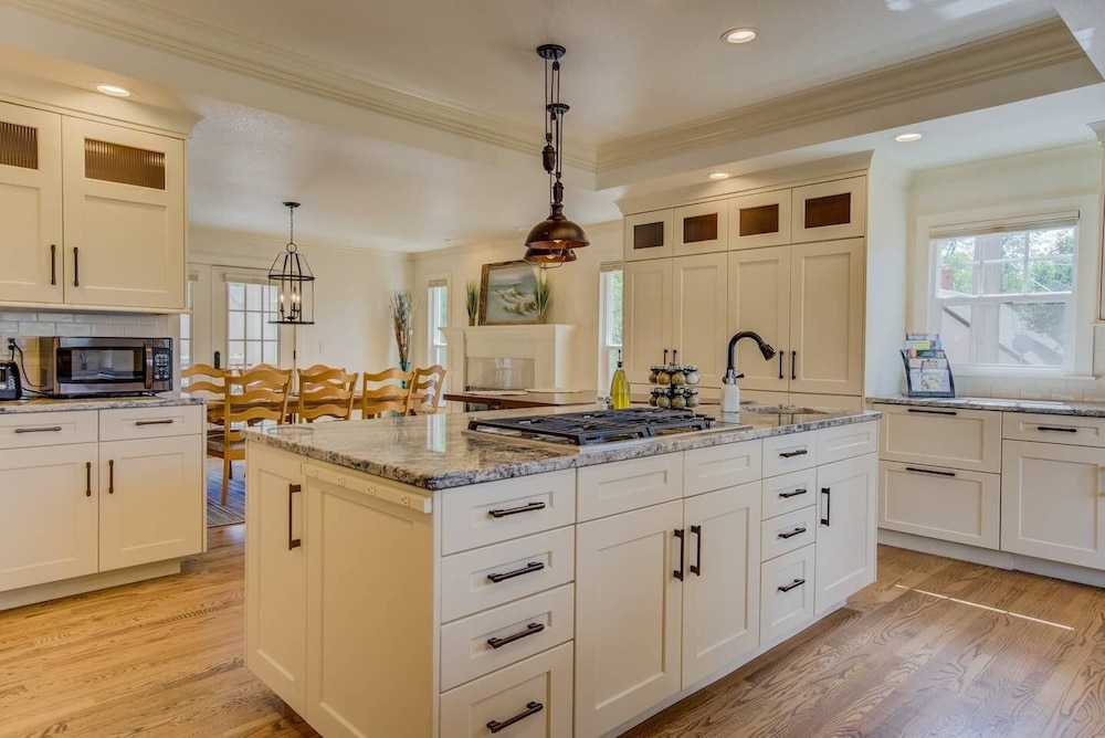 5BR Mnt Viewsdowntown Luxuryfirepit & RV Parking - photo 28
