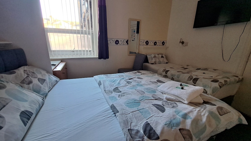 Fern Villa Hotel — Blackpool — photo 3