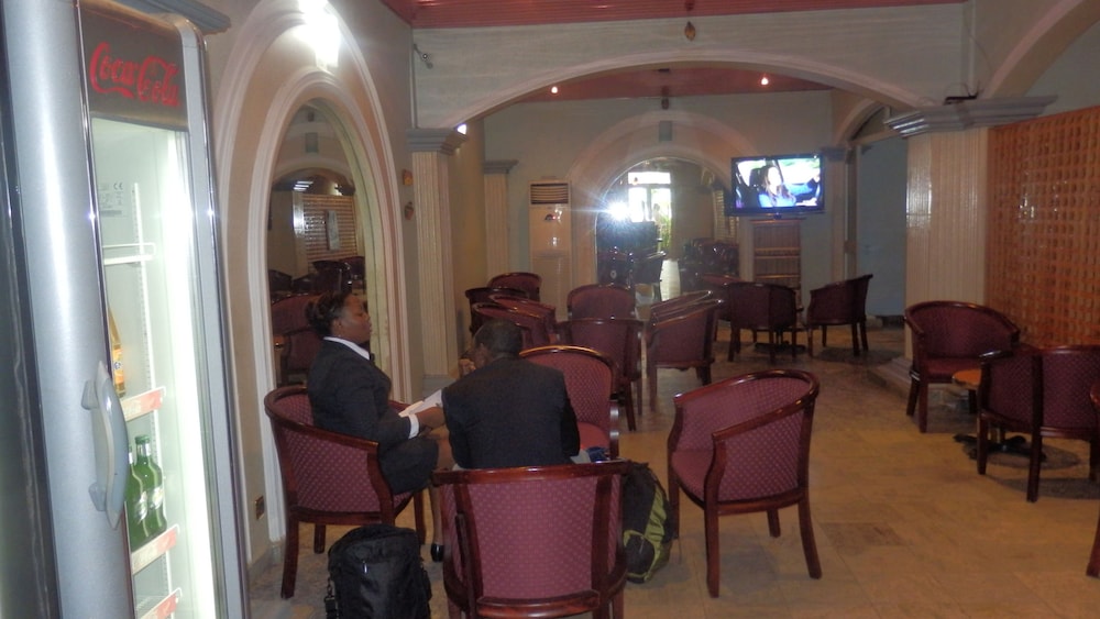 Hotel Royal Palace — Bonaberi — photo 3