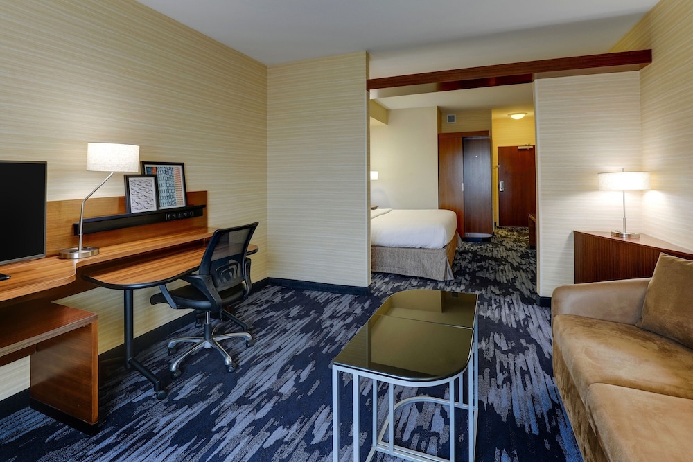 Fairfield Inn & Suites Hutchinson - photo 11